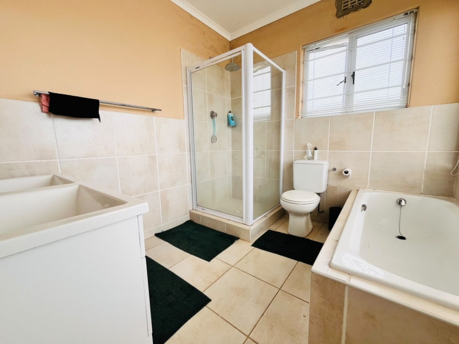 3 Bedroom Property for Sale in Beacon Bay Eastern Cape